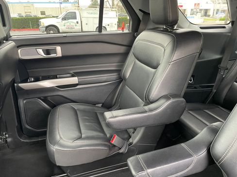 Used 2023 Ford Explorer Limited image 39