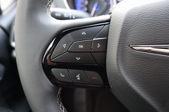 Used 2025 Chrysler Pacifica Limited FWD image 21