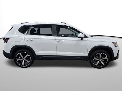 New 2025 Volkswagen Taos SEL image 4