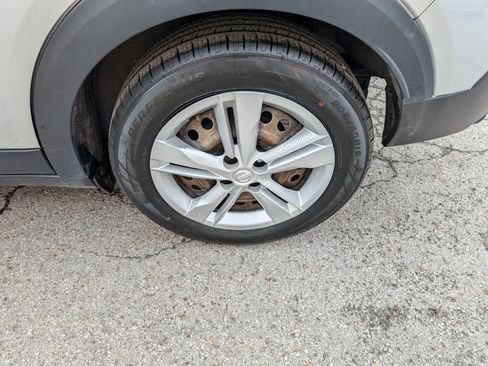 Used 2020 Nissan Kicks S image 26