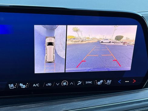 Used 2025 Chevrolet Suburban Premier image 29