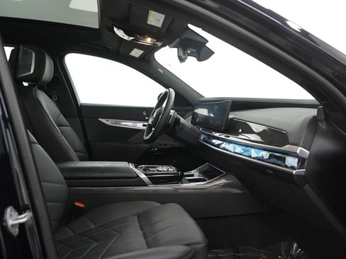 Used 2025 BMW 740i xDrive AWD/4WD image 11
