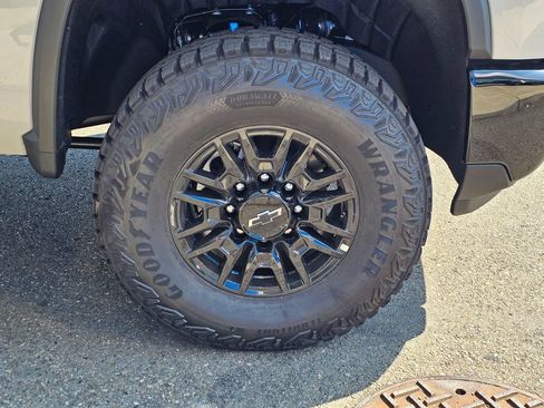 New 2026 Chevrolet Silverado 2500 ZR2 AWD/4WD image 9