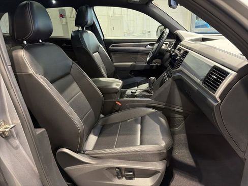 Used 2022 Volkswagen Atlas Cross Sport SEL R-Line AWD/4WD image 28