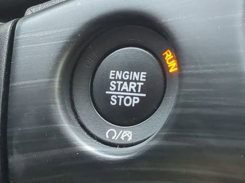 Used 2022 Jeep Grand Cherokee Laredo X image 36