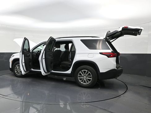 Used 2023 Chevrolet Traverse LT FWD image 31
