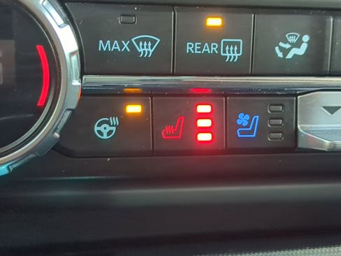 Certified 2021 Ford F150 Lariat w/ Equipment Group 502A High image 22