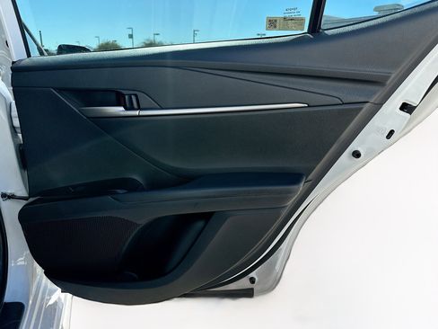Used 2025 Toyota Camry SE image 28
