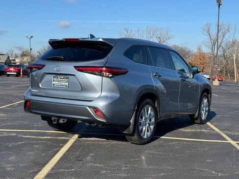 Used 2021 Toyota Highlander Limited image 3