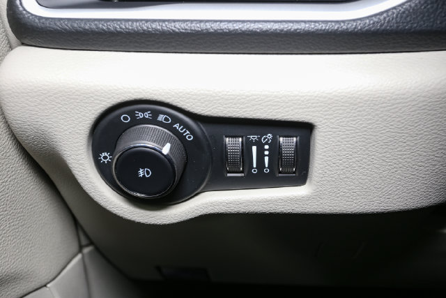 Used 2024 Chrysler Pacifica Limited FWD image 36
