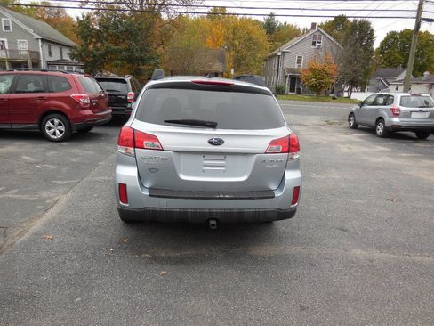Used 2014 Subaru Outback 2.5i Premium AWD/4WD image 5
