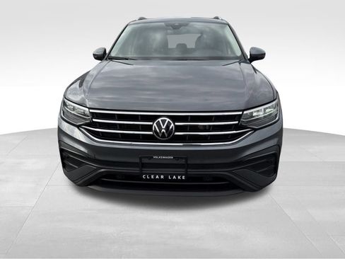 Used 2024 Volkswagen Tiguan SE image 3