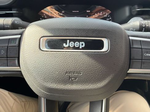 Used 2024 Jeep Compass Latitude image 20