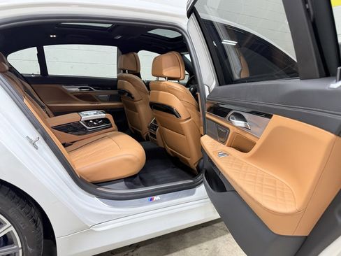 Used 2022 BMW 750i xDrive w/ Luxury Rear Seating Package image 43