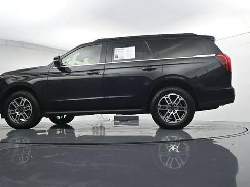 Certified 2025 Ford Expedition Active AWD/4WD image 32