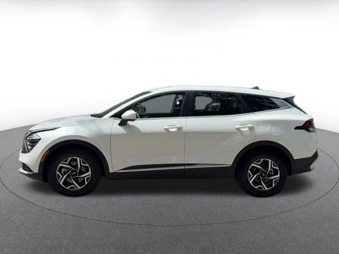 Used 2025 Kia Sportage LX FWD image 9