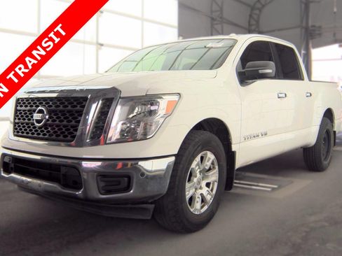 Used 2018 Nissan Titan SV w/ SV Convenience Package RWD image 1