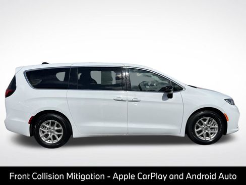 Used 2024 Chrysler Pacifica Touring-L FWD image 8