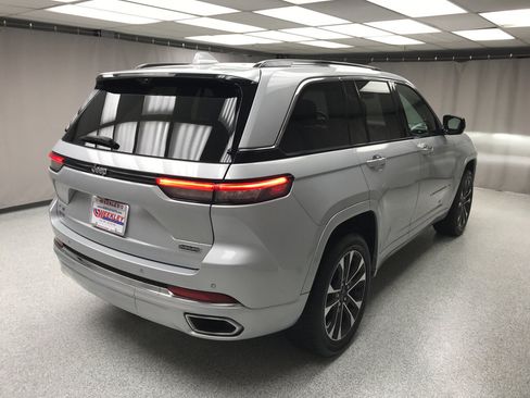 Used 2022 Jeep Grand Cherokee Overland w/ Adv Protech Group III image 4