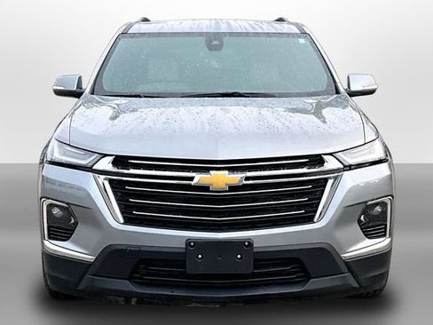 Used 2023 Chevrolet Traverse LT w/ LPO, Cargo Package AWD/4WD image 2