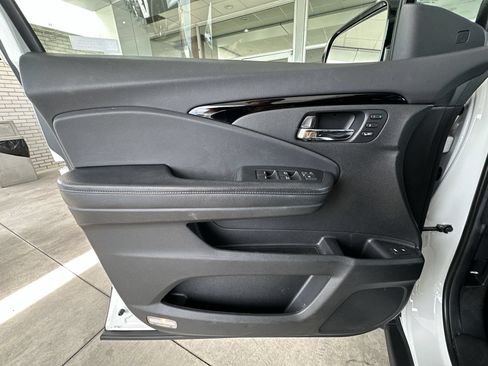 Used 2020 Honda Pilot Touring image 23