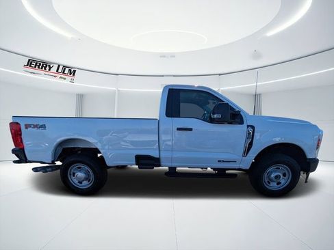 Used 2025 Ford F350 4x4 Regular Cab Super Duty image 2