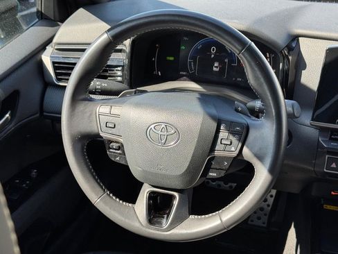 Used 2025 Toyota Camry SE FWD image 12
