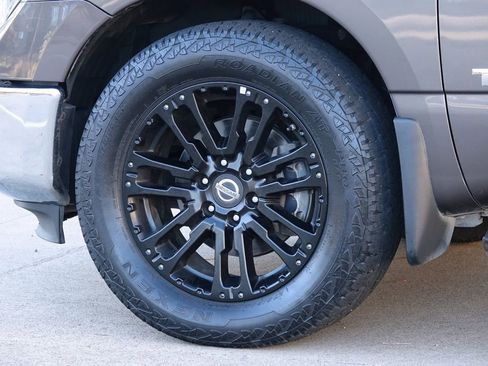 Used 2017 Nissan Titan SL w/ SL Towing Convenience Package image 24