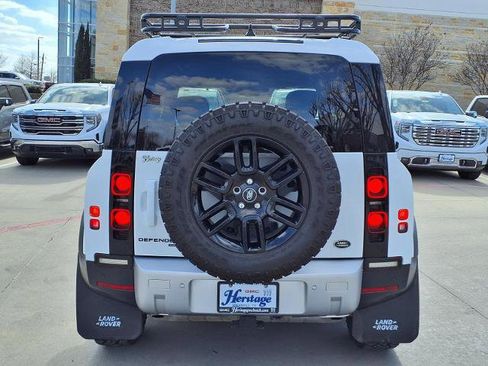 Used 2023 Land Rover Defender 90 SE image 24