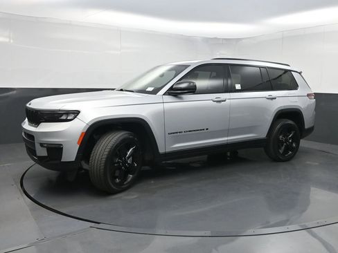 Used 2023 Jeep Grand Cherokee L Limited w/ Black Appearance Package RWD image 28