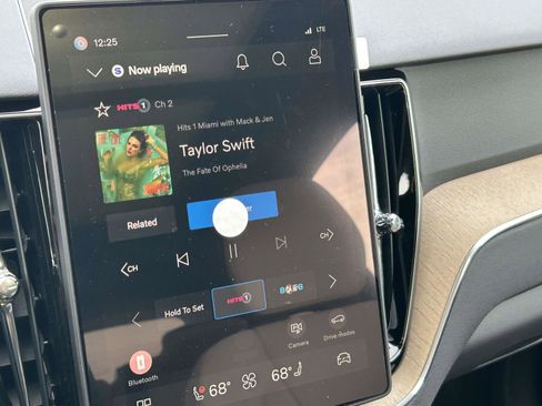 New 2026 Volvo XC60 B5 Plus w/ Protection Package Premier image 26