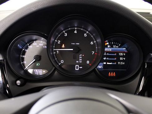 Certified 2023 Porsche Macan AWD/4WD image 17