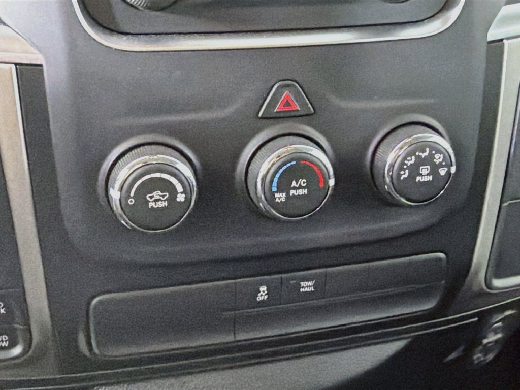 Used 2019 RAM 1500 Classic SLT AWD/4WD image 16