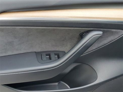 Used 2023 Tesla Model 3 Standard Range image 18