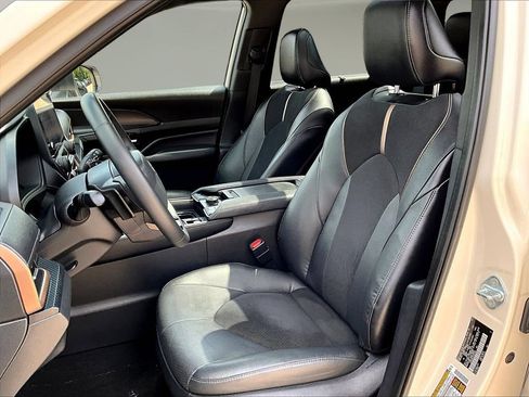 Used 2024 Toyota Grand Highlander AWD Hybrid image 25
