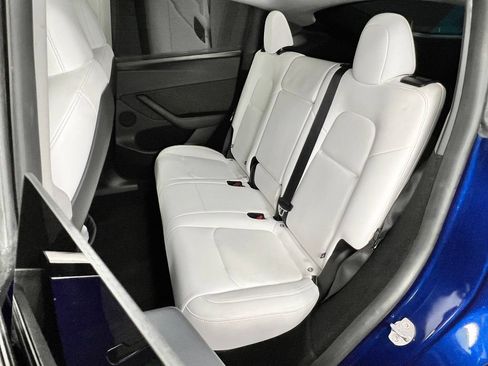 Used 2025 Tesla Model Y Long Range AWD/4WD image 16