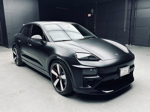 Used 2024 Porsche Macan Turbo Electric AWD/4WD image 9