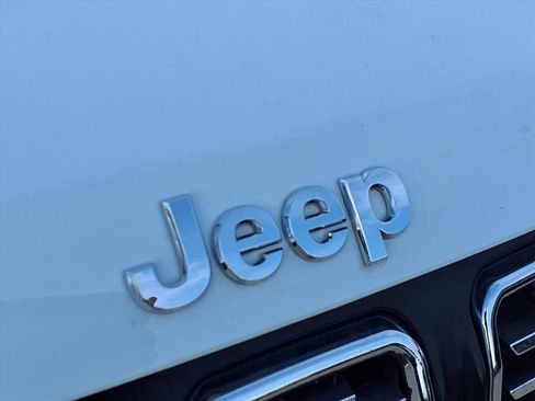 Used 2025 Jeep Compass Limited image 18