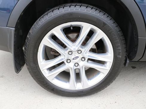 Used 2017 Ford Explorer XLT w/ Equipment Group 202A AWD/4WD image 8