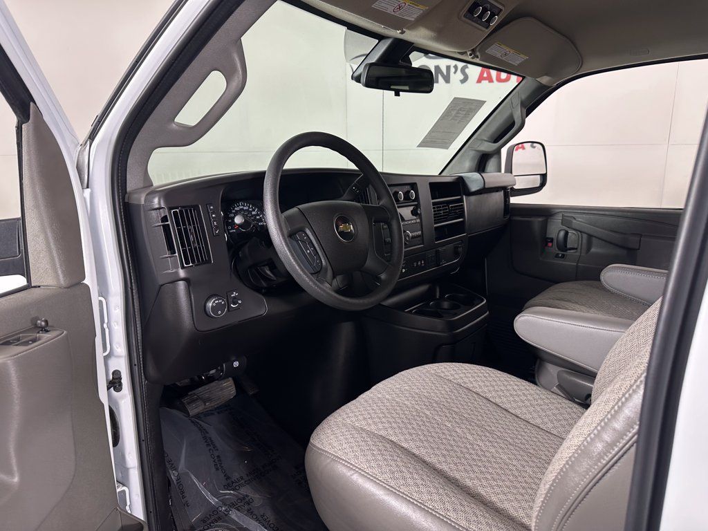 Used 2025 Chevrolet Express 3500 LT w/ LT Preferred Equipment Group RWD image 13