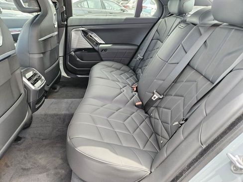 Used 2025 BMW 740i RWD image 18