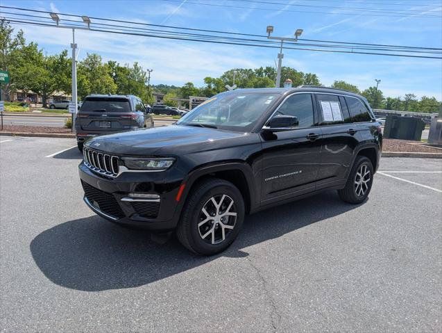 Certified 2024 Jeep Grand Cherokee Limited AWD/4WD image 1