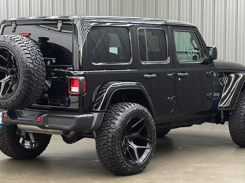 Used 2024 Jeep Wrangler Unlimited w/ Convenience Group AWD/4WD image 5