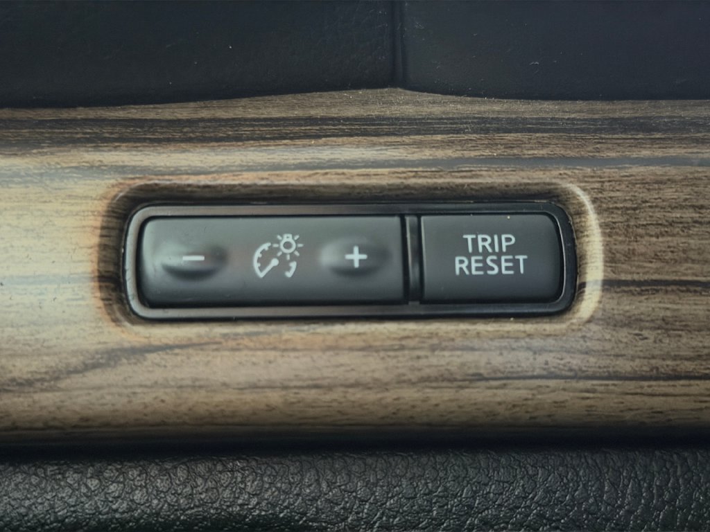 Used 2021 Nissan Titan SL w/ Moonroof Package AWD/4WD image 27