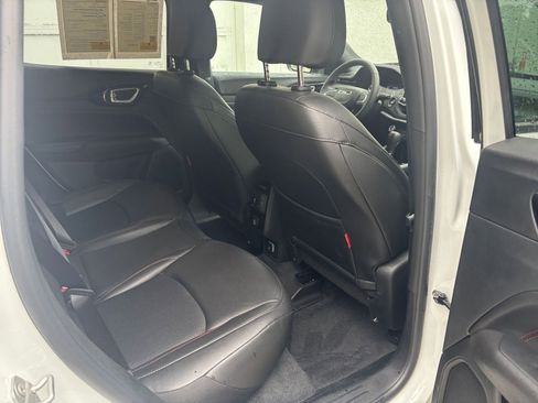 Used 2025 Jeep Compass Trailhawk AWD/4WD image 38