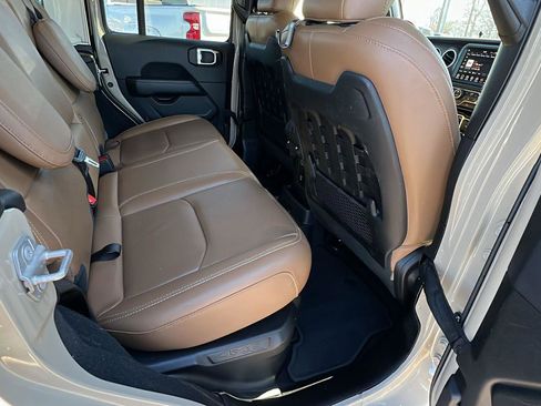 Used 2022 Jeep Wrangler Unlimited Rubicon 4xe w/ Cold Weather Group AWD/4WD image 18