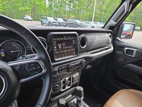 Used 2023 Jeep Wrangler Unlimited Sahara w/ Cold Weather Group AWD/4WD image 24