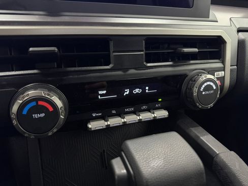 Used 2025 Toyota Tacoma SR5 AWD/4WD image 44