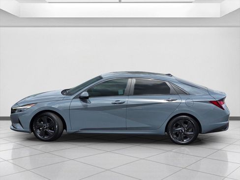 Used 2021 Hyundai Elantra SEL FWD image 8