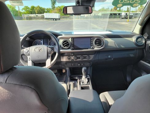 Used 2020 Toyota Tacoma SR5 AWD/4WD image 15